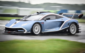 Arrinera Hussarya GT: test sull’Aerodromo di Bruntingthorpe [FOTO e VIDEO]