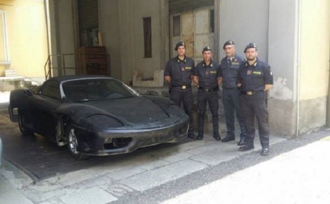 Ferrari 360 Modena “taroccata” sequestrata dalla Guardia di Finanza alla dogana