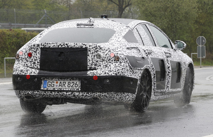 Opel Insignia OPC filmata sulla pista del Nürburgring [VIDEO SPIA]