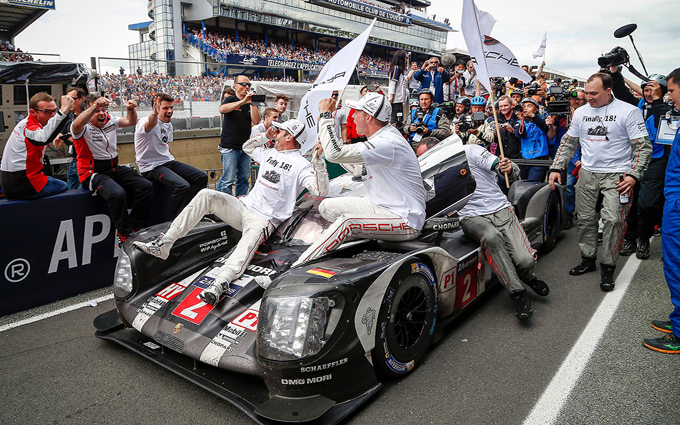 24 Ore di Le Mans: la Toyota si arrende all’ultimo giro, vince la Porsche