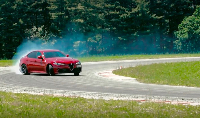 Alfa Romeo Giulia Quadrifoglio: la forza di 510 cavalli raccontata da uno dei collaudatori [VIDEO]