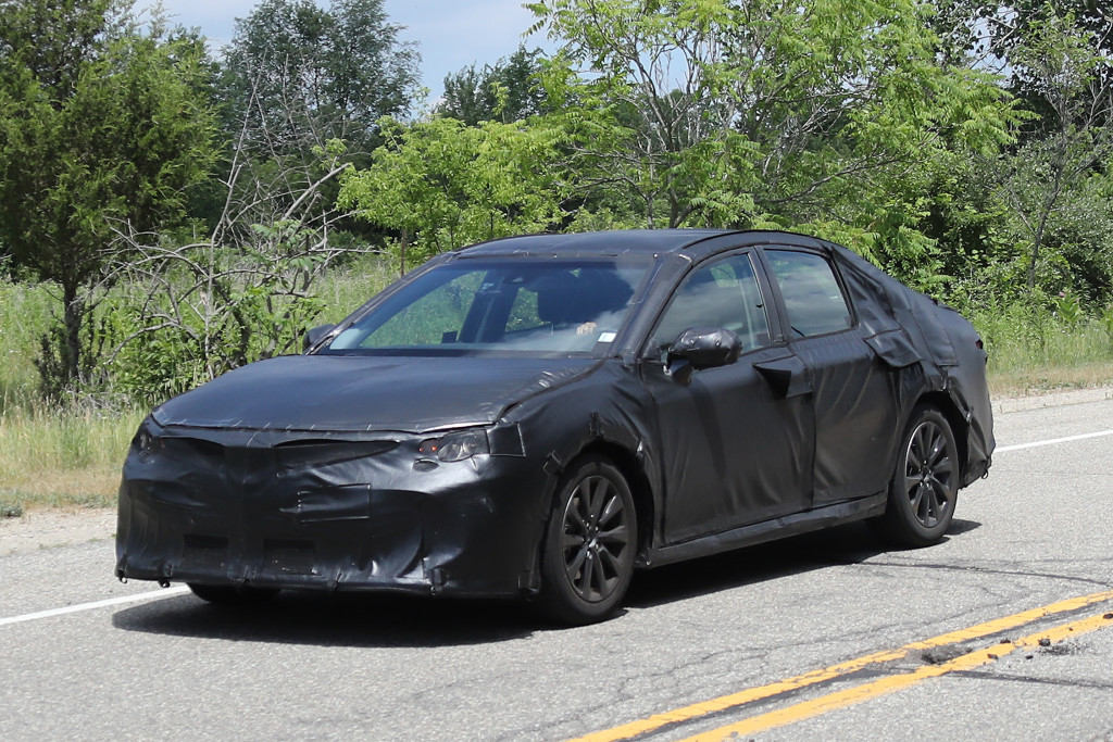 Toyota Camry: foto spia della nuova versione!