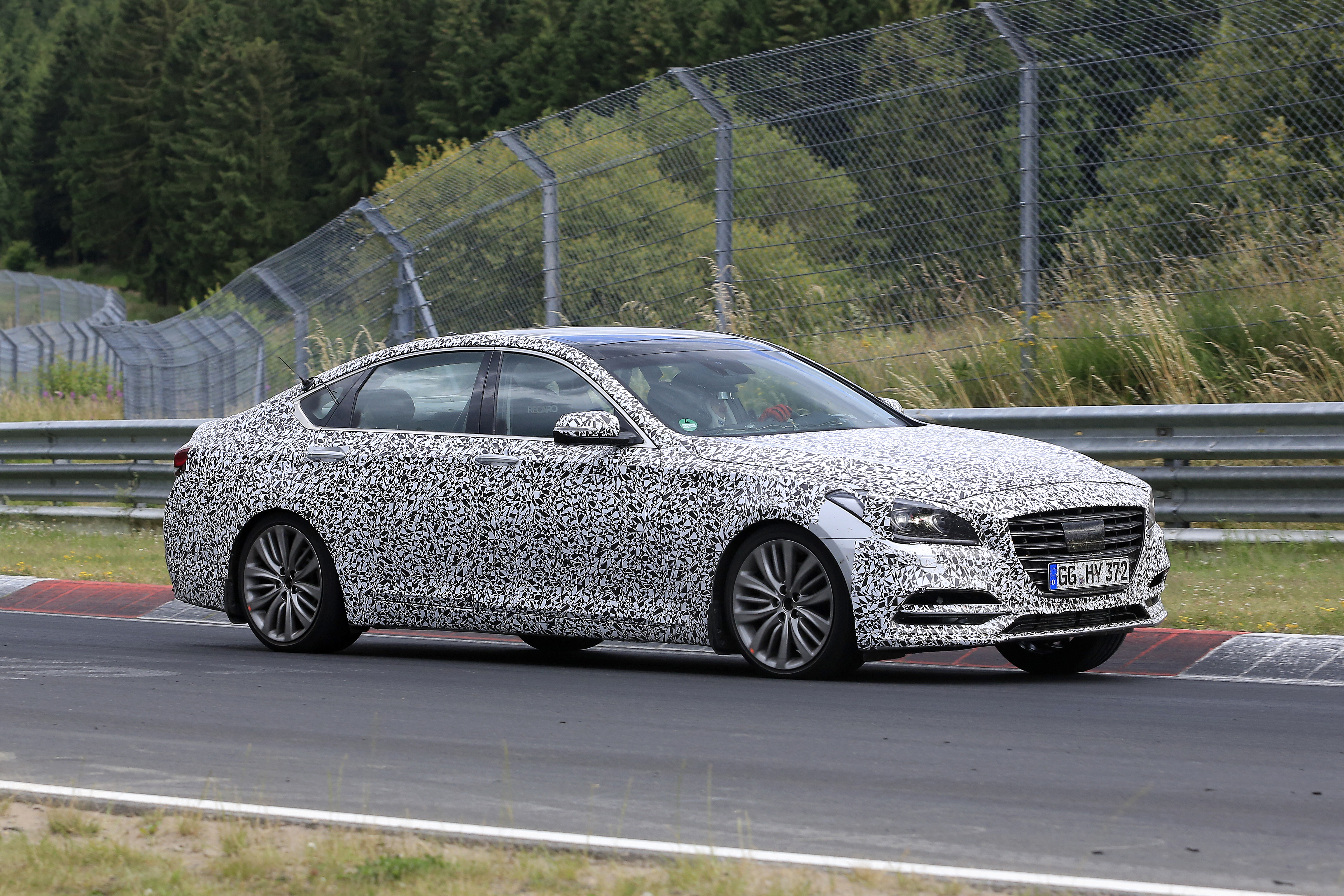 Genesis G80 foto spia restyling luglio 2016