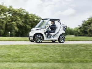Mercedes invade il green con la sua inedita golf car premium [FOTO]