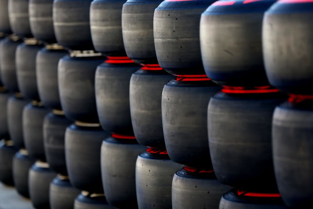 Pirelli: in un solo fine settimana tante gomme racing da coprire l’Everest