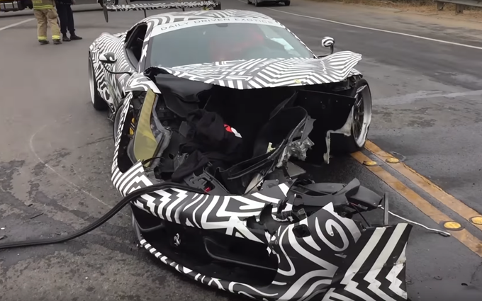 Ferrari 458 Italia: incidente per il modello elaborato dalla Liberty Walk [VIDEO]