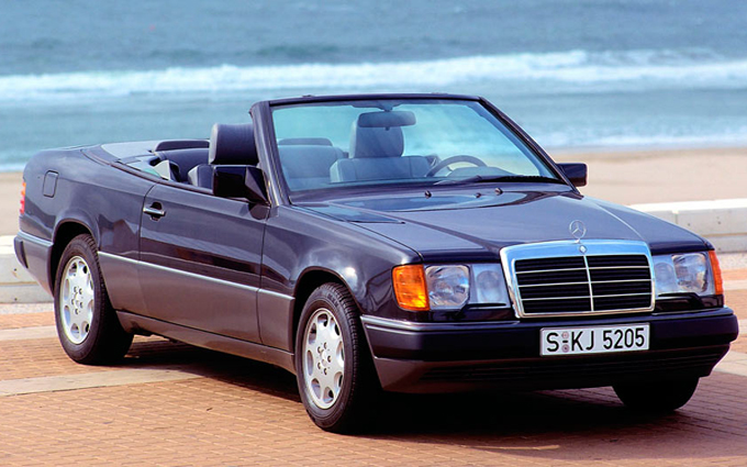 Mercedes Classe E Cabrio (A124): il debutto 25 anni fa