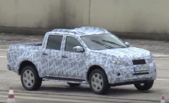 Mercedes GLT pick-up filmato per strada [VIDEO SPIA]