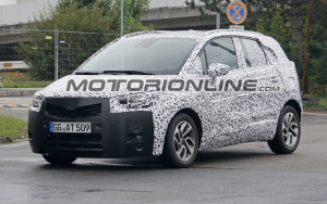 Opel Meriva 2017: la nuova generazione in azione [FOTO SPIA]