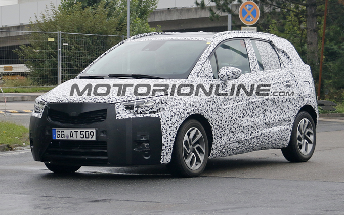 Opel Meriva 2017: la nuova generazione in azione [FOTO SPIA]