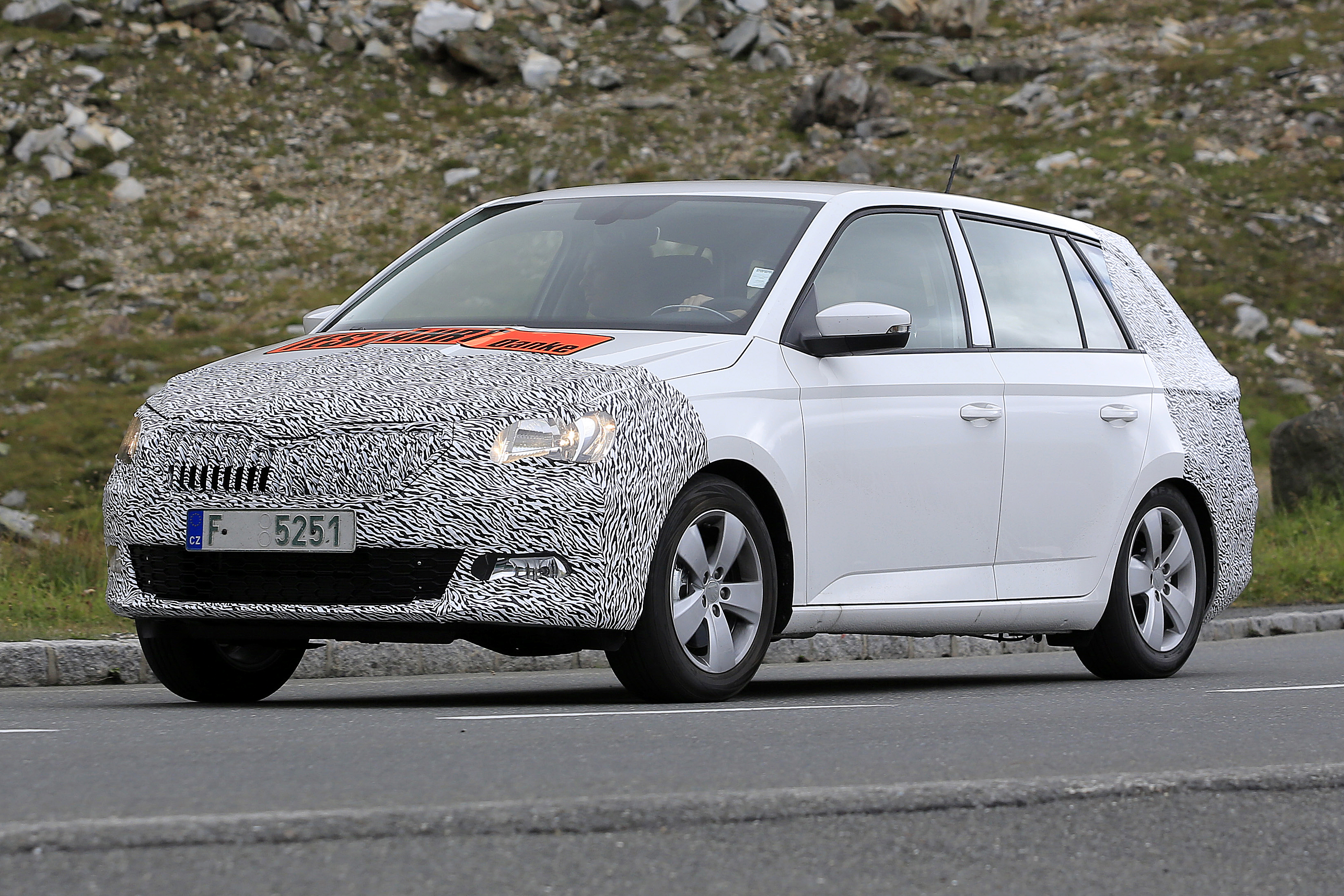 Skoda Fabia restyling foto spia 31 agosto 2016