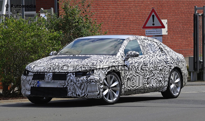 Volkswagen CC MY 2018: un modello di prova ripreso in movimento [VIDEO SPIA]