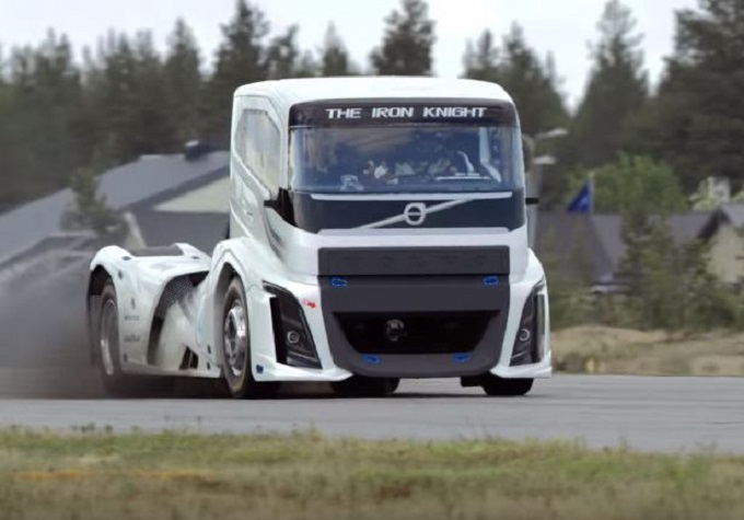 Volvo Trucks da record del mondo di velocità: sfreccia a 276 km/h [VIDEO]