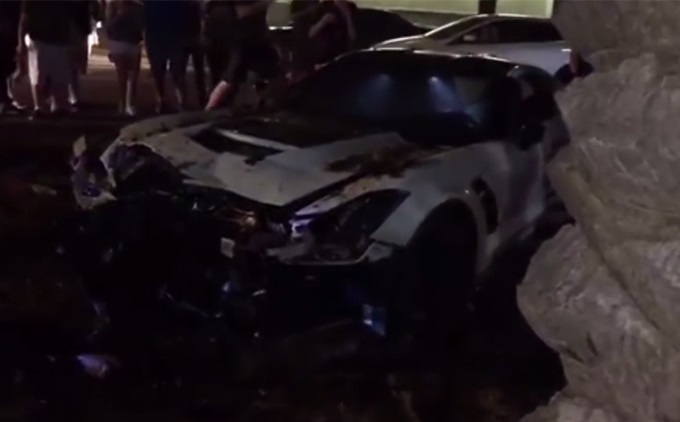 Corvette Z06 C7.R Edition: schianto contro un albero in Arizona [VIDEO]