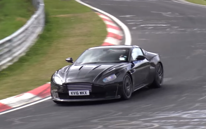 Aston Martin DB11: avvistati due muletti al Nurburgring dotati del 4.0 BiTurbo V8 AMG [VIDEO]