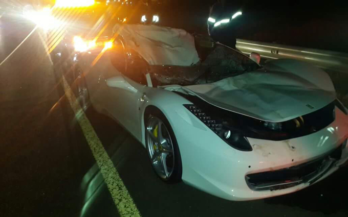 Ferrari 458 Italia: impatto contro una mucca nelle strade sudafricane