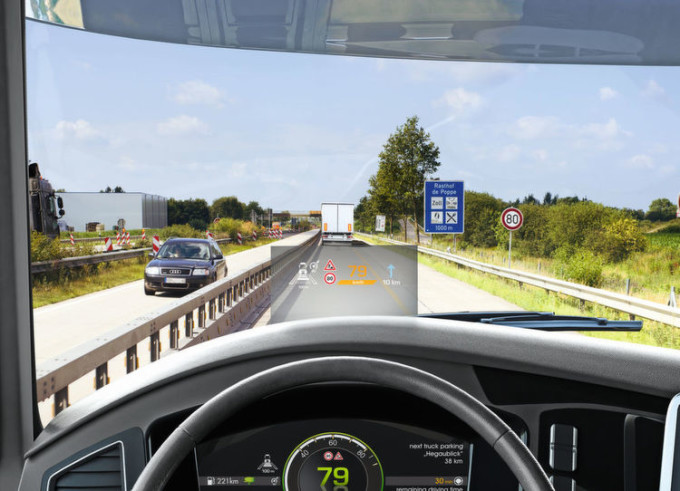 Continental presenta i nuovi Head-Up Display per autocarri e pullman