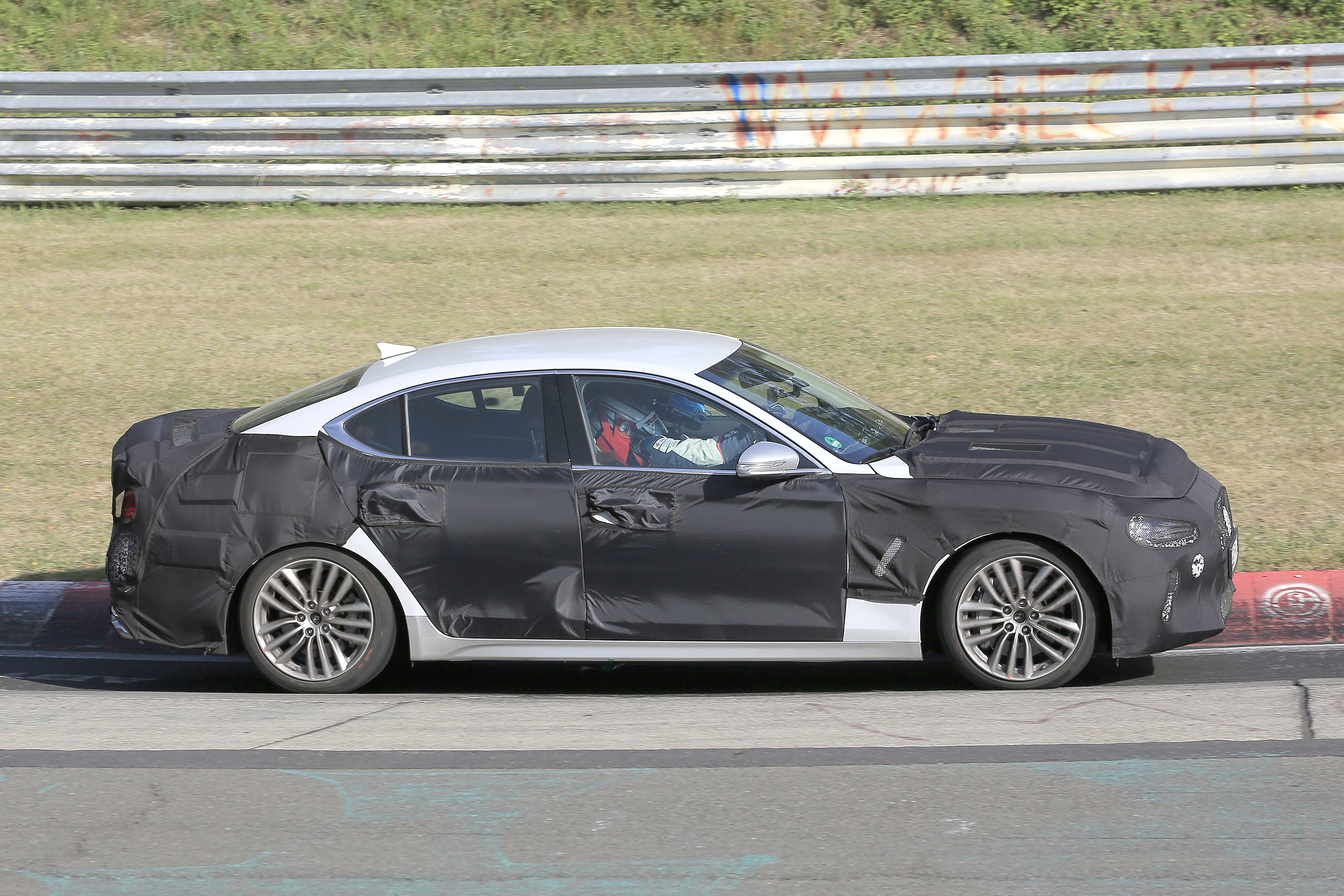 Genesis G70 foto spia Nurburgring 21 settembre 2016