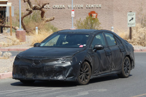 Toyota Camry: test drive per la nuova versione [FOTO SPIA]