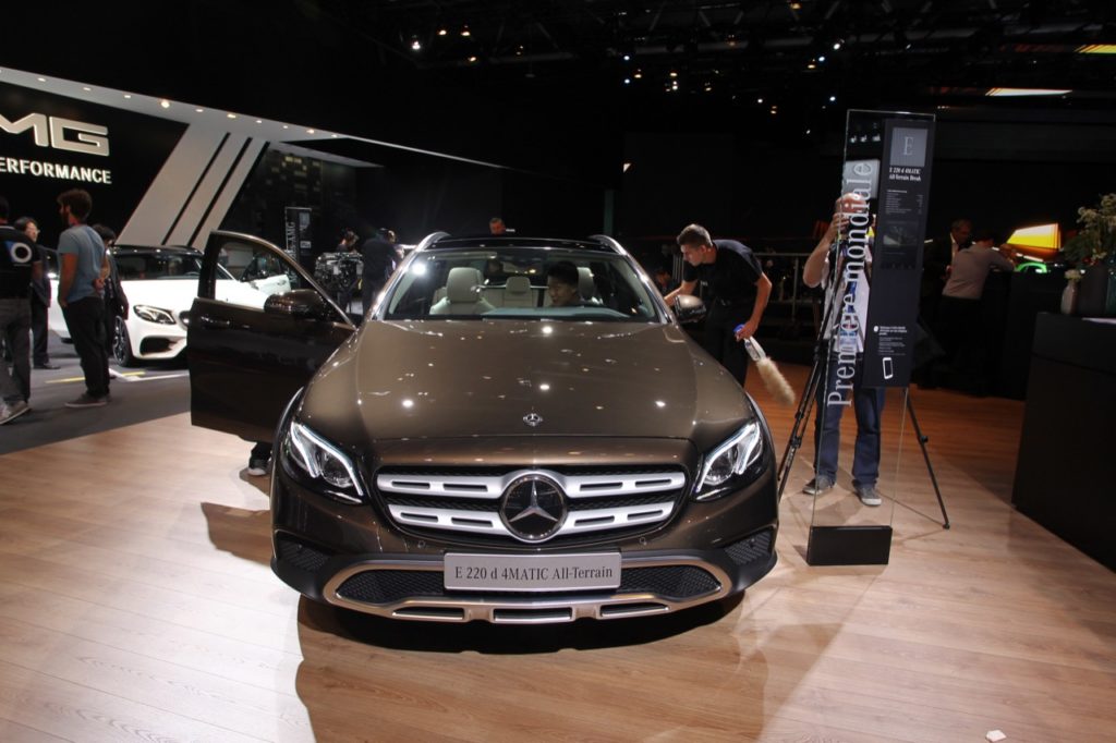 Mercedes Classe E All Terrain: debutto internazionale al Salone di Parigi 2016 [FOTO e VIDEO LIVE]