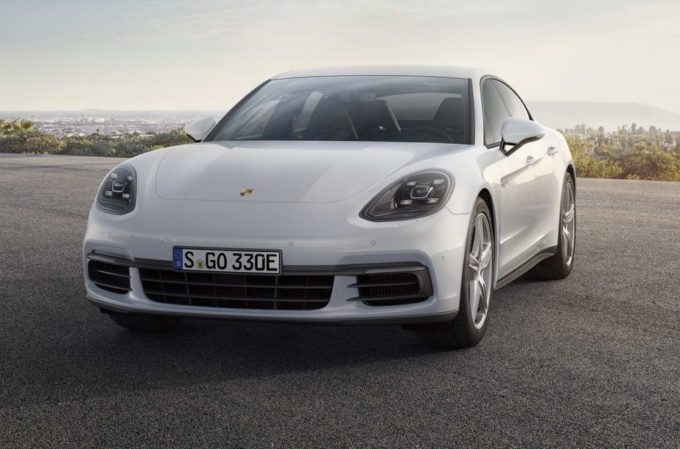 Porsche al Salone di Parigi 2016 con la doppia novità: Panamera 4 E-Hybrid e 911 GT3 Cup