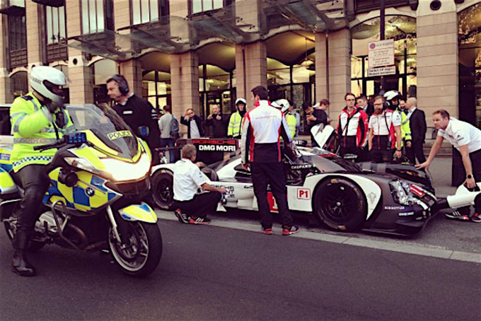 Porsche 919 Hybrid: nelle strade di Londra con Mark Webber