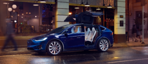 Tesla Model X al Salone di Parigi 2016 [VIDEO]