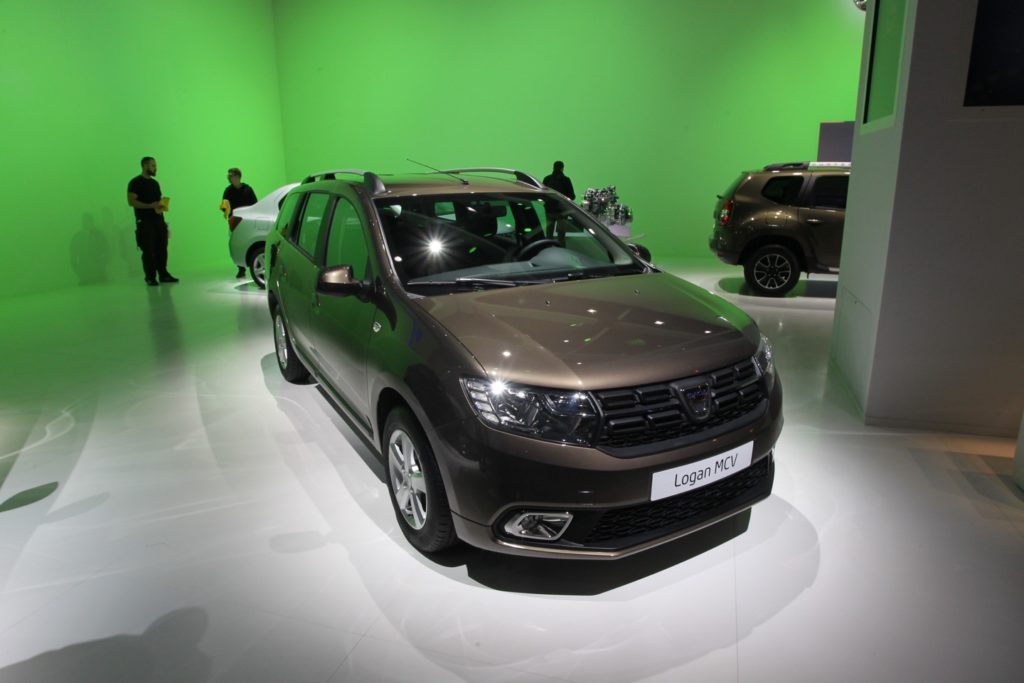 Nuova Dacia Logan MCV: il facelift della wagon debutta a Parigi [FOTO LIVE]