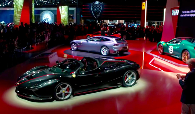 Ferrari al Salone di Parigi 2016: potenza e storia con LaFerrari Aperta e le livree Tailor Made [VIDEO]