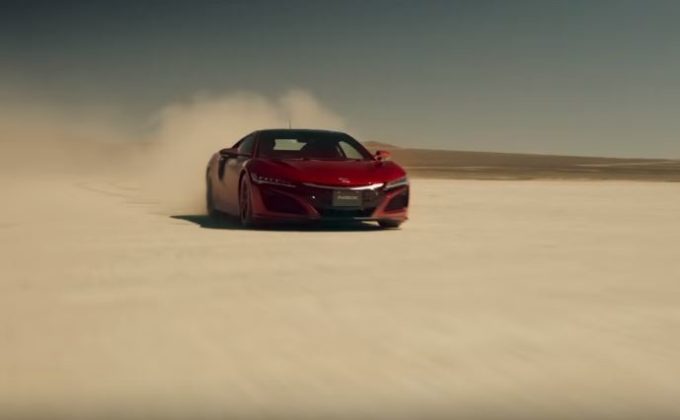 Honda NSX riproduce i geoglifi di Nazca [VIDEO]