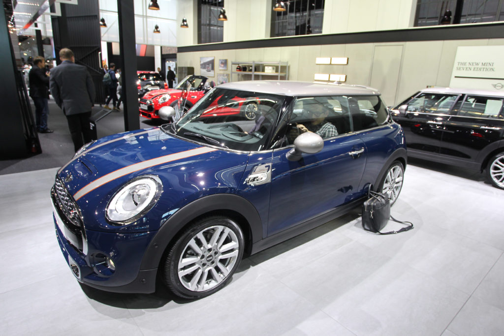 MINI Cooper Seven, allestimento evocativo al Salone di Parigi [FOTO LIVE]