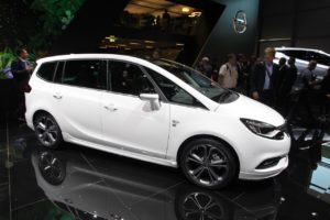Nuova Opel Zafira: il restyling della monovolume tedesca al Salone di Parigi [FOTO LIVE]