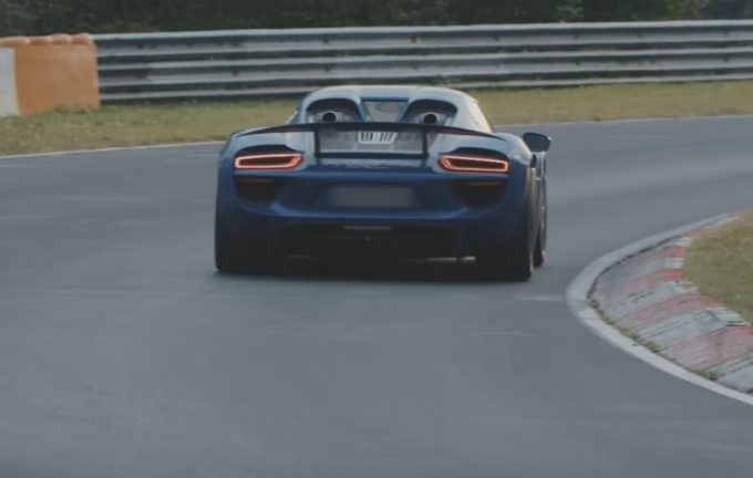 Porsche, show al Nurburgring con la 918 Spyder e la Carrera GT [VIDEO]
