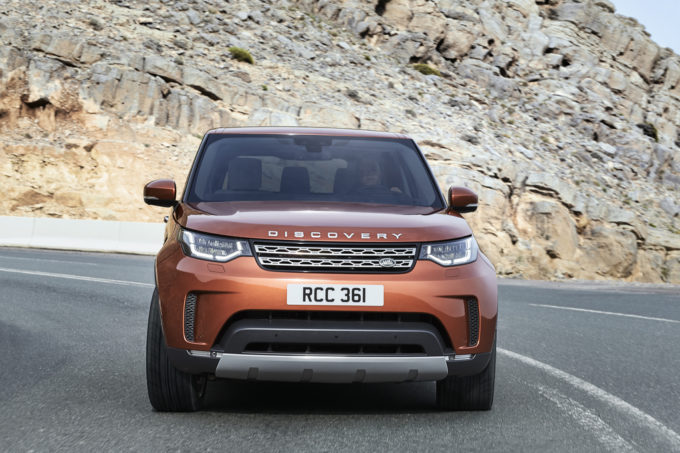 Nuova Land Rover Discovery: ecco come funzionano i sistemi di assistenza alla guida [VIDEO]