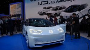 Volkswagen I.D.: svelata al Salone di Parigi 2016 la prima elettrica di casa [FOTO e VIDEO LIVE]