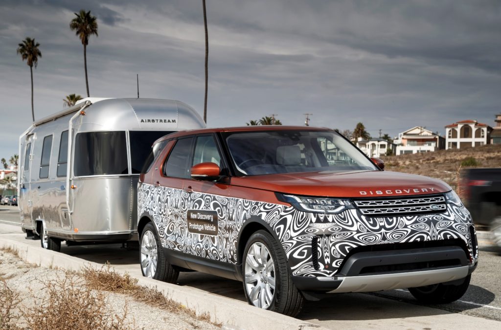 Land Rover Discovery, a Los Angeles in mostra la tecnologia Advanced Two Assist [FOTO]