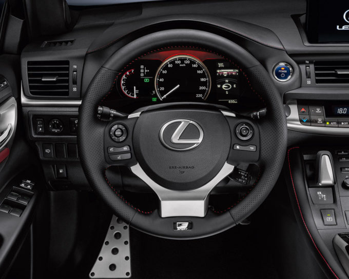 Lexus CT Hybrid Black Street con nuova formula “Pay Per Drive”