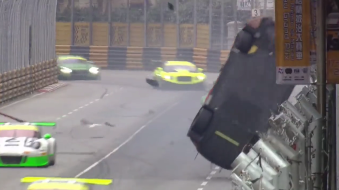 GP di Macao, FIA GT World Cup: il ribaltamento dell’Audi di Laurens Vanthoor [VIDEO]