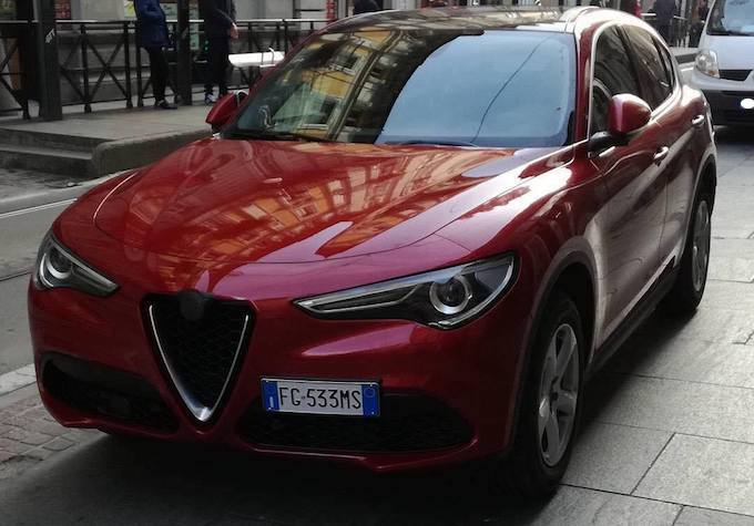 Alfa Romeo Stelvio, su strada la versione benzina da 280 CV [VIDEO]