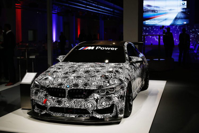 BMW M4 GT4: debutterà alla 24 Ore di Dubai 2017