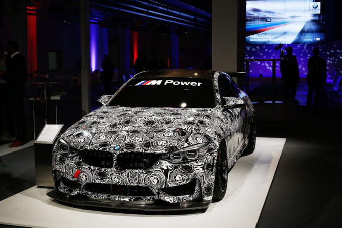 BMW M4 GT4: debutterà alla 24 Ore di Dubai 2017
