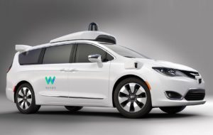 Chrysler Pacifica, ecco i cento minivan per la guida autonoma di Waymo [FOTO]