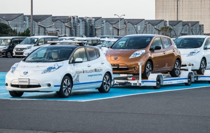 Nissan Leaf a guida autonoma “operaia” nella fabbrica giapponese di Oppama [VIDEO]