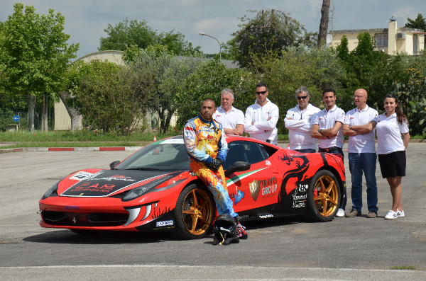 Fabio Barone e la sua Ferrari 458 da record in supporto della città di Amatrice