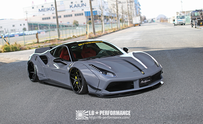 Ferrari 488 GTB: il tuning by Liberty Walk al Tokyo Auto Salon