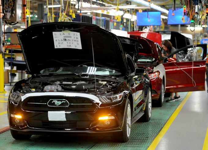 Effetto Trump su Ford: stop agli investimenti in Messico