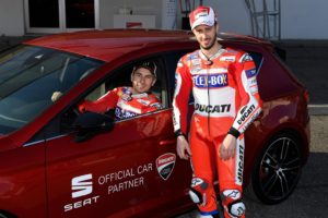 SEAT e Ducati a braccetto nella MotoGP: la Leon Cupra sarà l’auto del team di Borgo Panigale [FOTO]