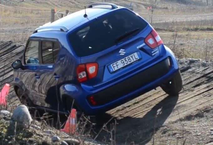 Suzuki Ignis: forme compatte, spirito off-road [VIDEO]