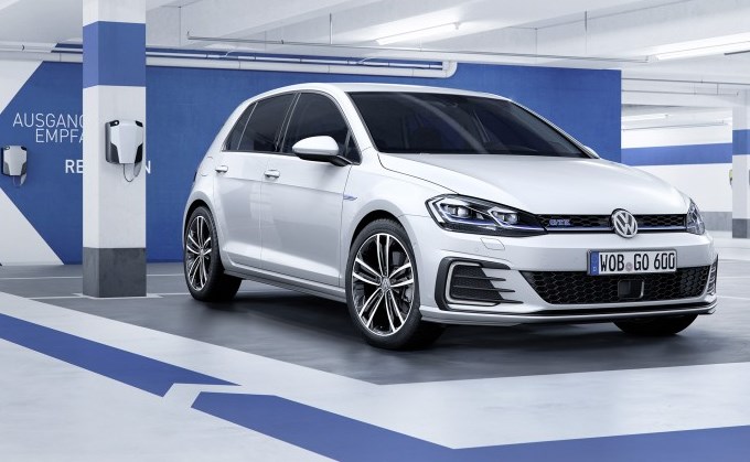 Volkswagen Golf MY 2017: facelift anche per le versioni GTE e GTD [FOTO]