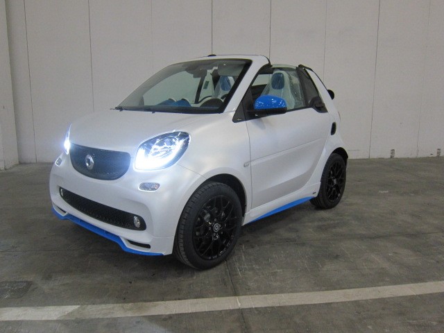 Nuova Smart fortwo urbanrunner: limited edition sportiva e tecnologica